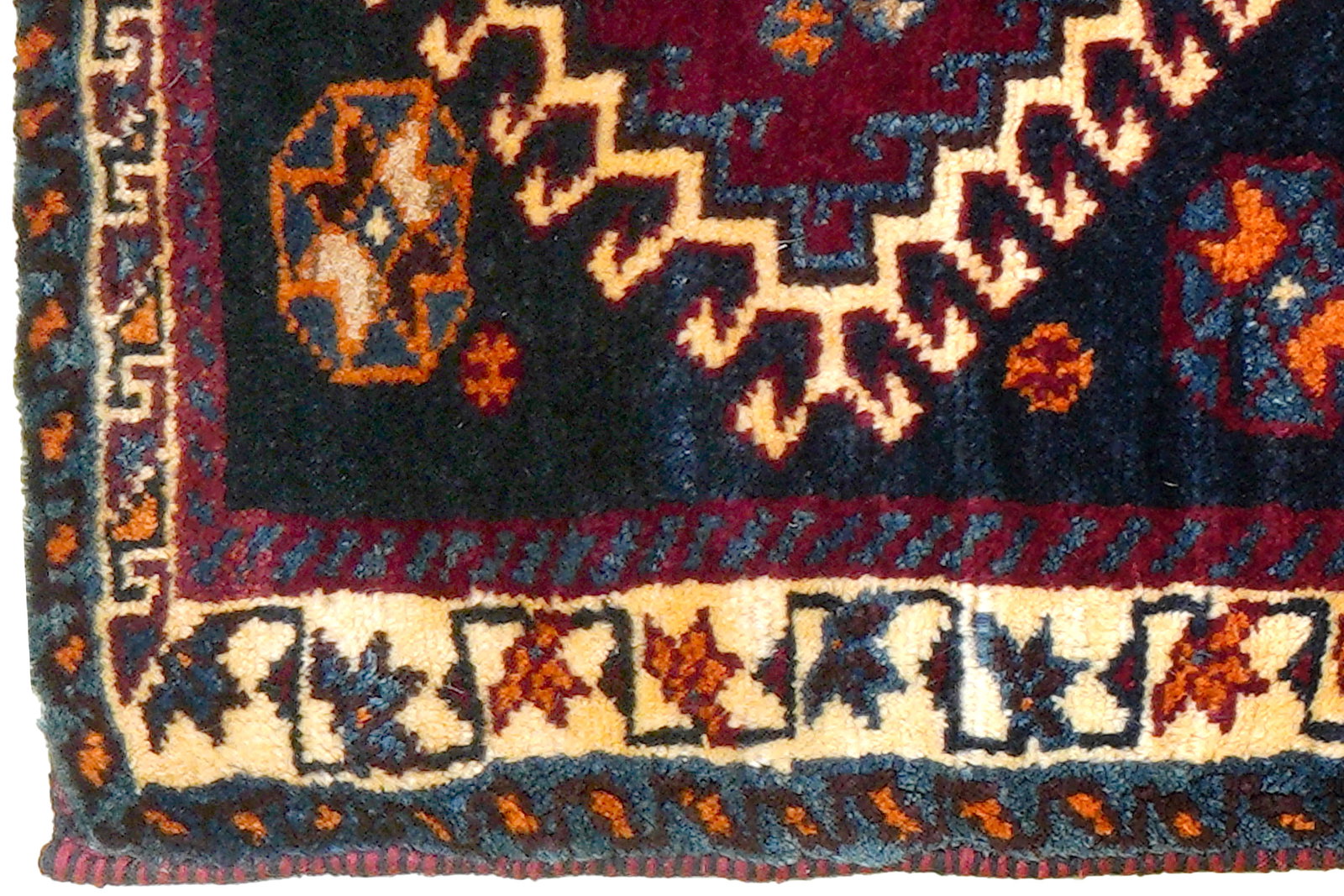 Khorjin — Handgefertigt, 100x64 cm, Beige, 100% Virgin Wool | Back view