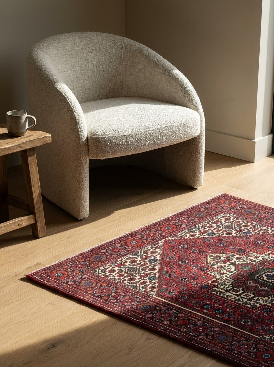 Goltuk — Hand-knotted, 99x147 cm, Red, 100% Virgin Wool | Detail view