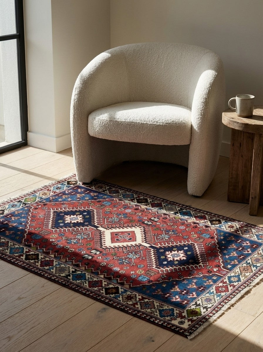 Yalameh — Hand-knotted, 83x127 cm, Red, 100% Virgin Wool | Detail view