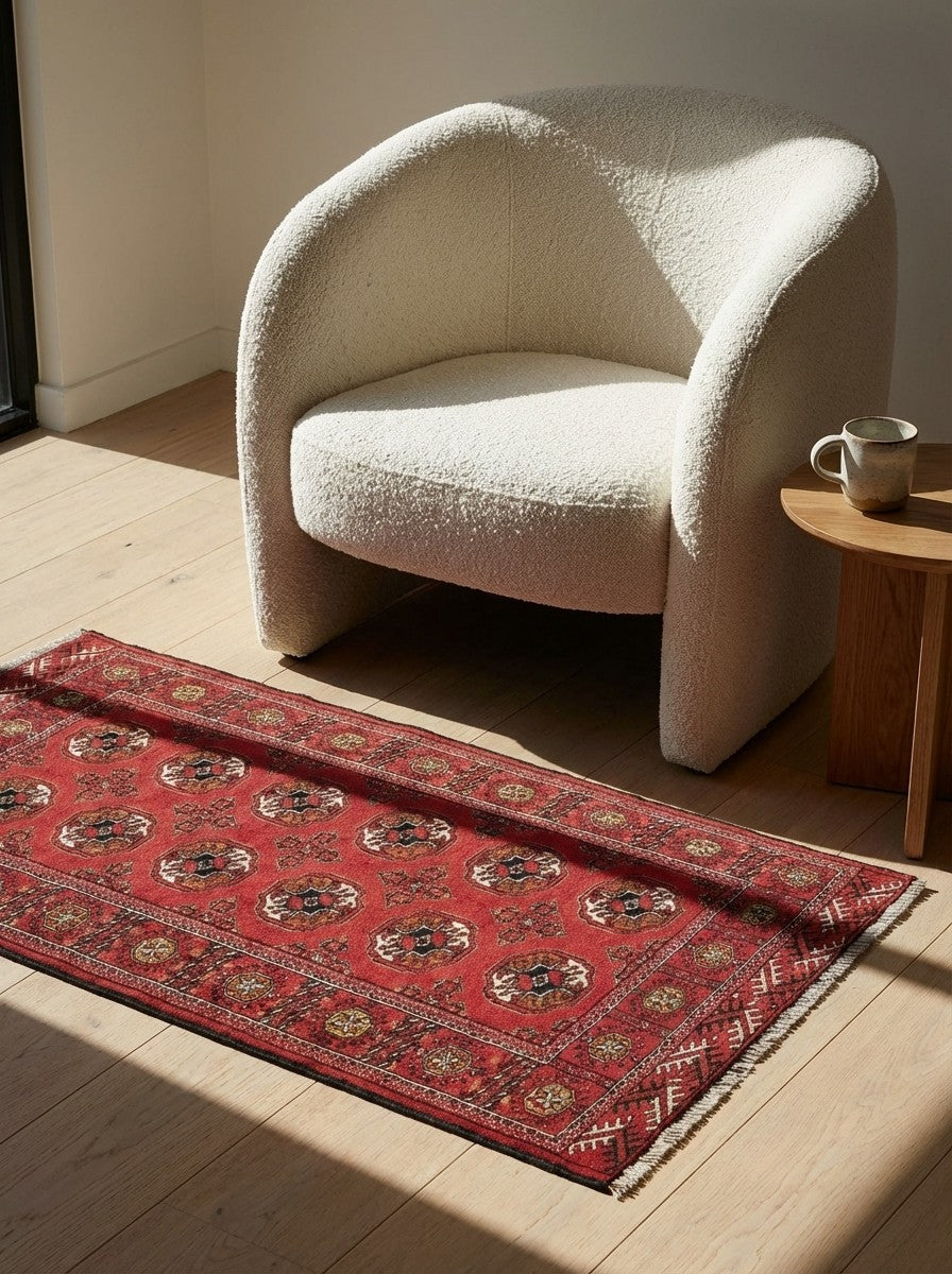 Turkman — Hand-knotted, 102x150 cm, Red, 100% Virgin Wool | Detail view