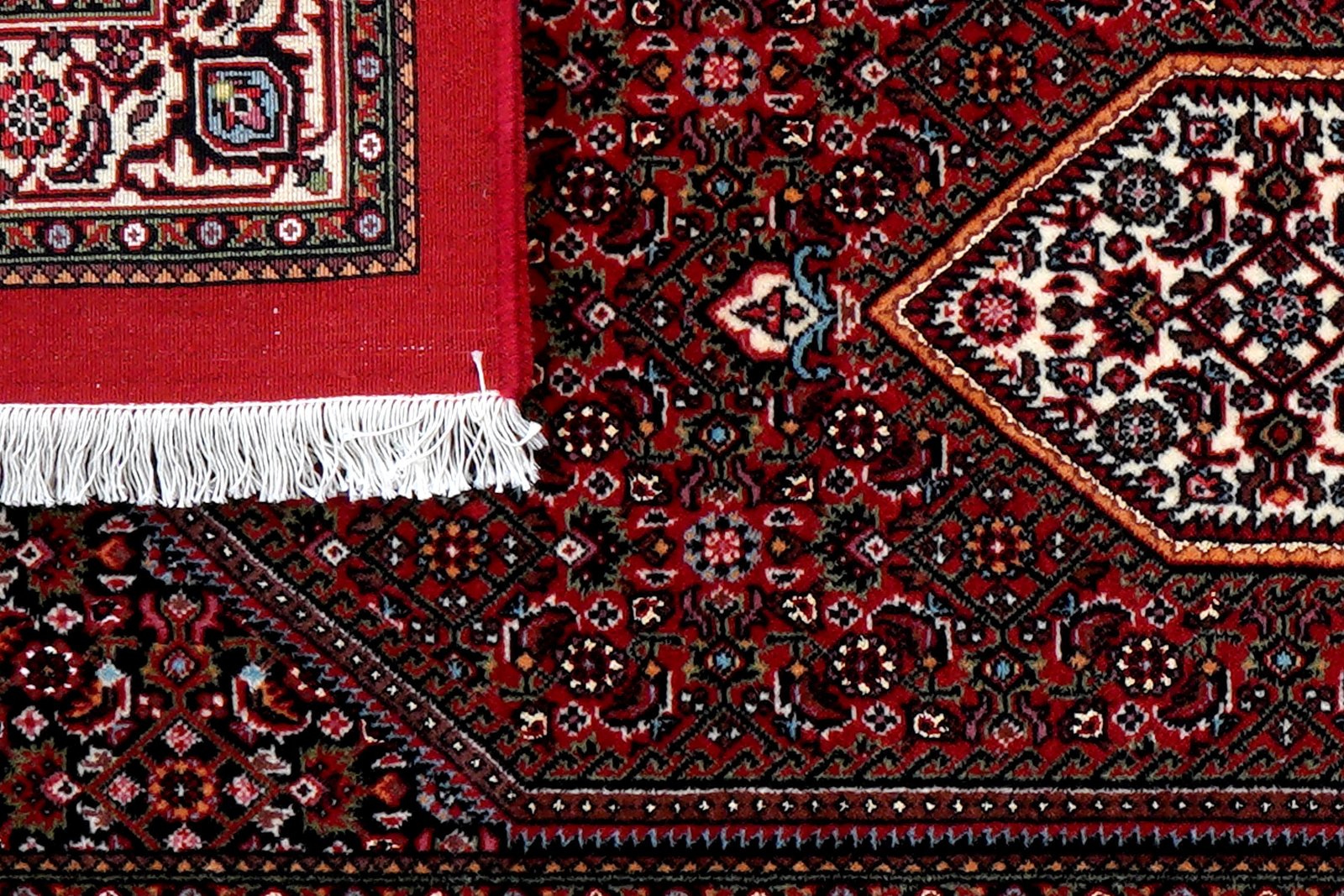 Bidjar Bookan — Hand-knotted, 69x147 cm, Red, 95% Schurwolle, 5% Seide | View 7