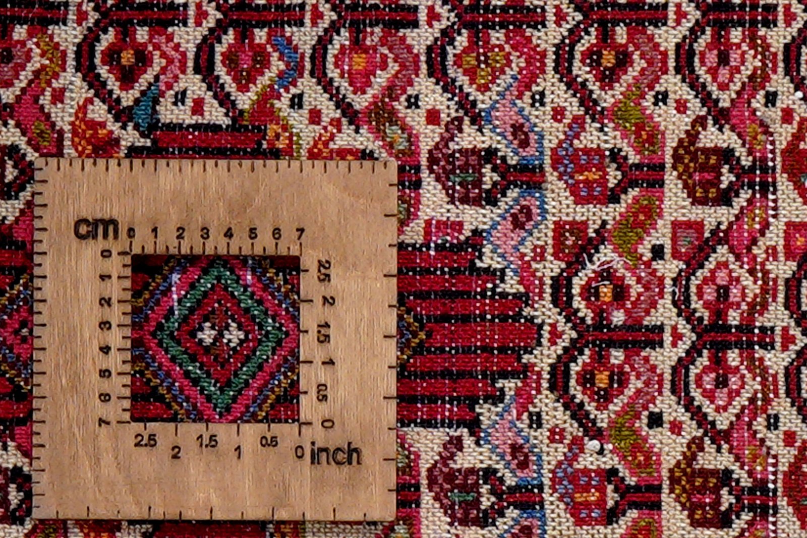Assadabad — Hand-knotted, 67x99 cm, Beige, 100% Virgin Wool | View 8