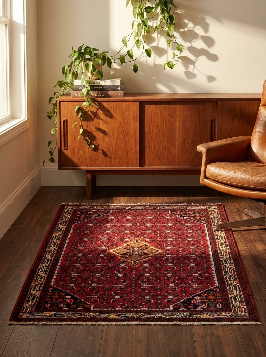 Assadabad — Hand-knotted, 106x161 cm, Red, 100% Virgin Wool | Back view