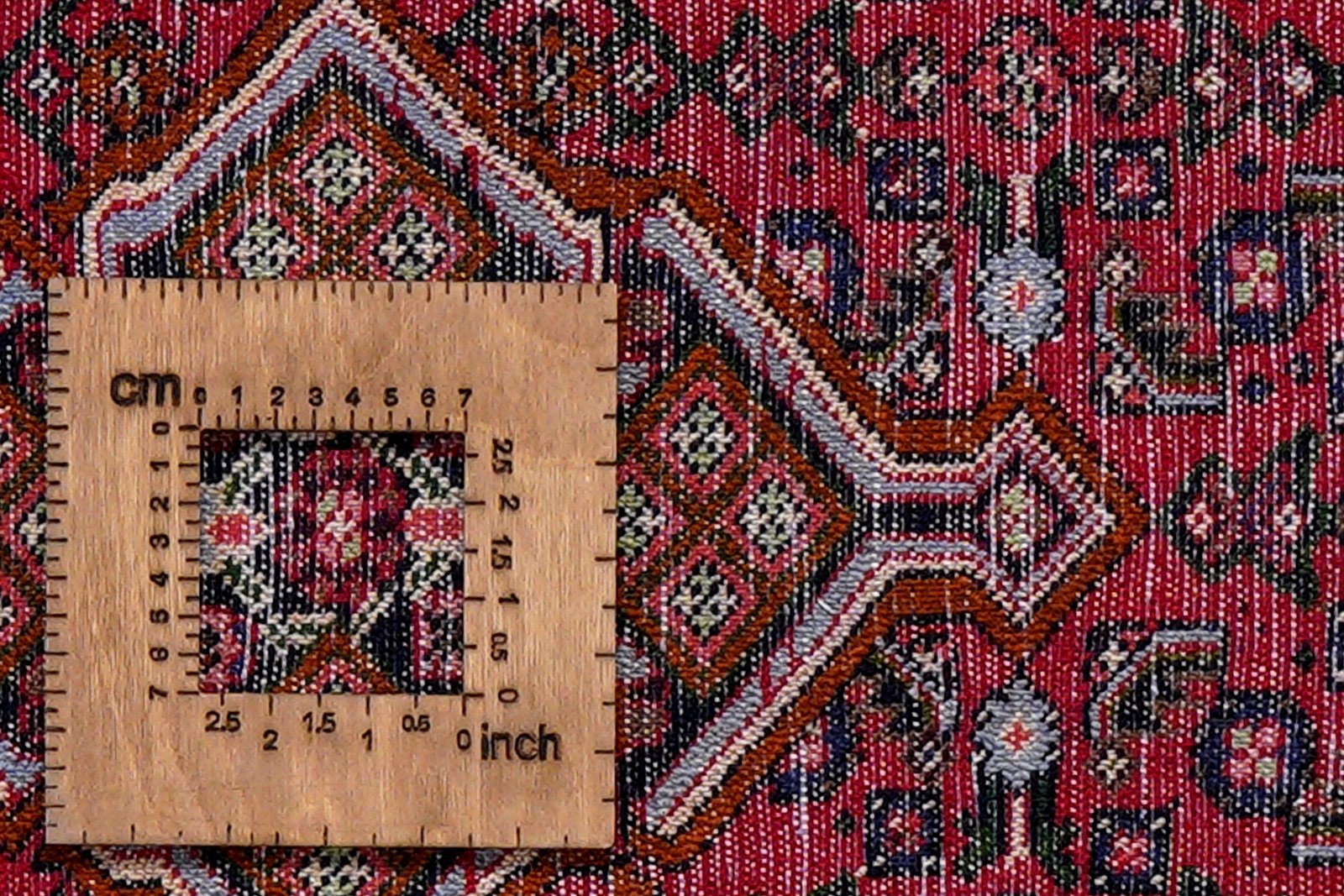 Assadabad — Hand-knotted, 106x161 cm, Red, 100% Virgin Wool | View 8