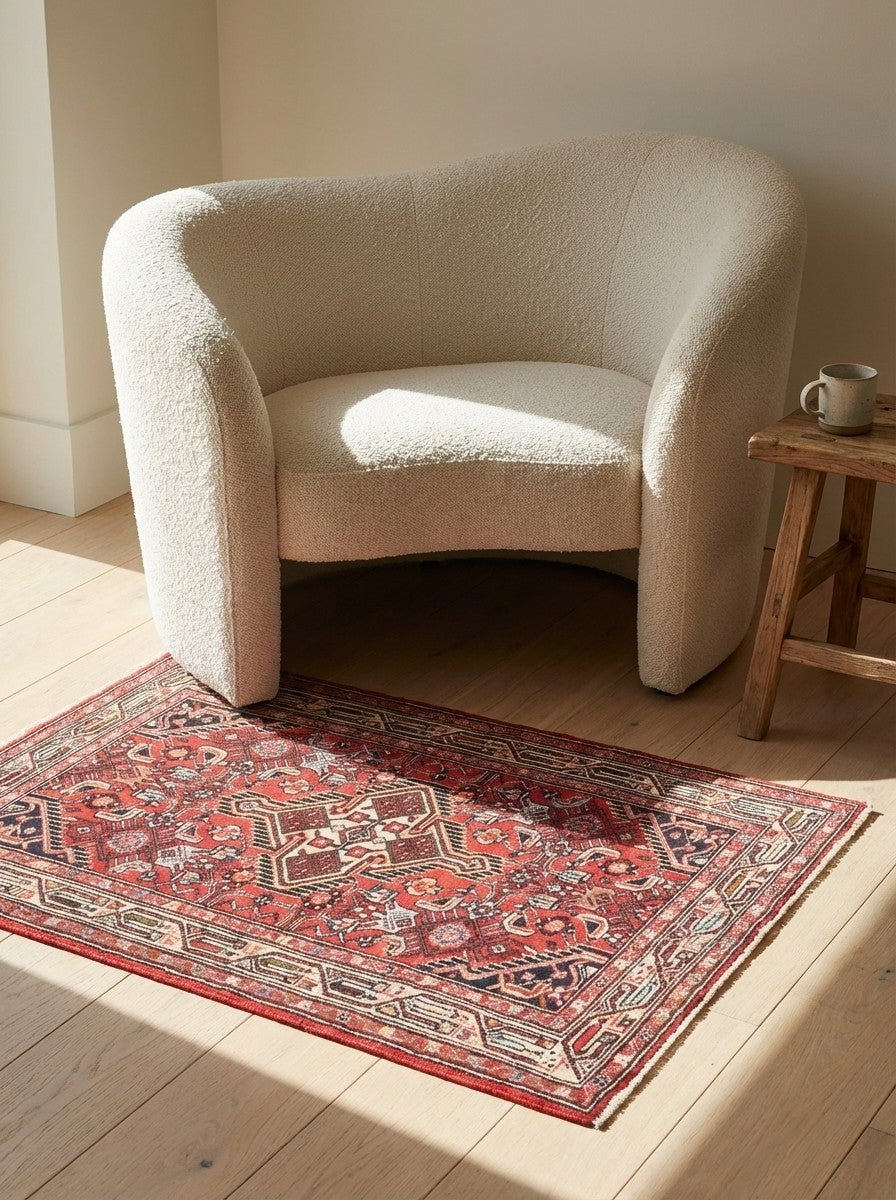 Assadabad — Hand-knotted, 81x127 cm, Red, 100% Virgin Wool | Detail view