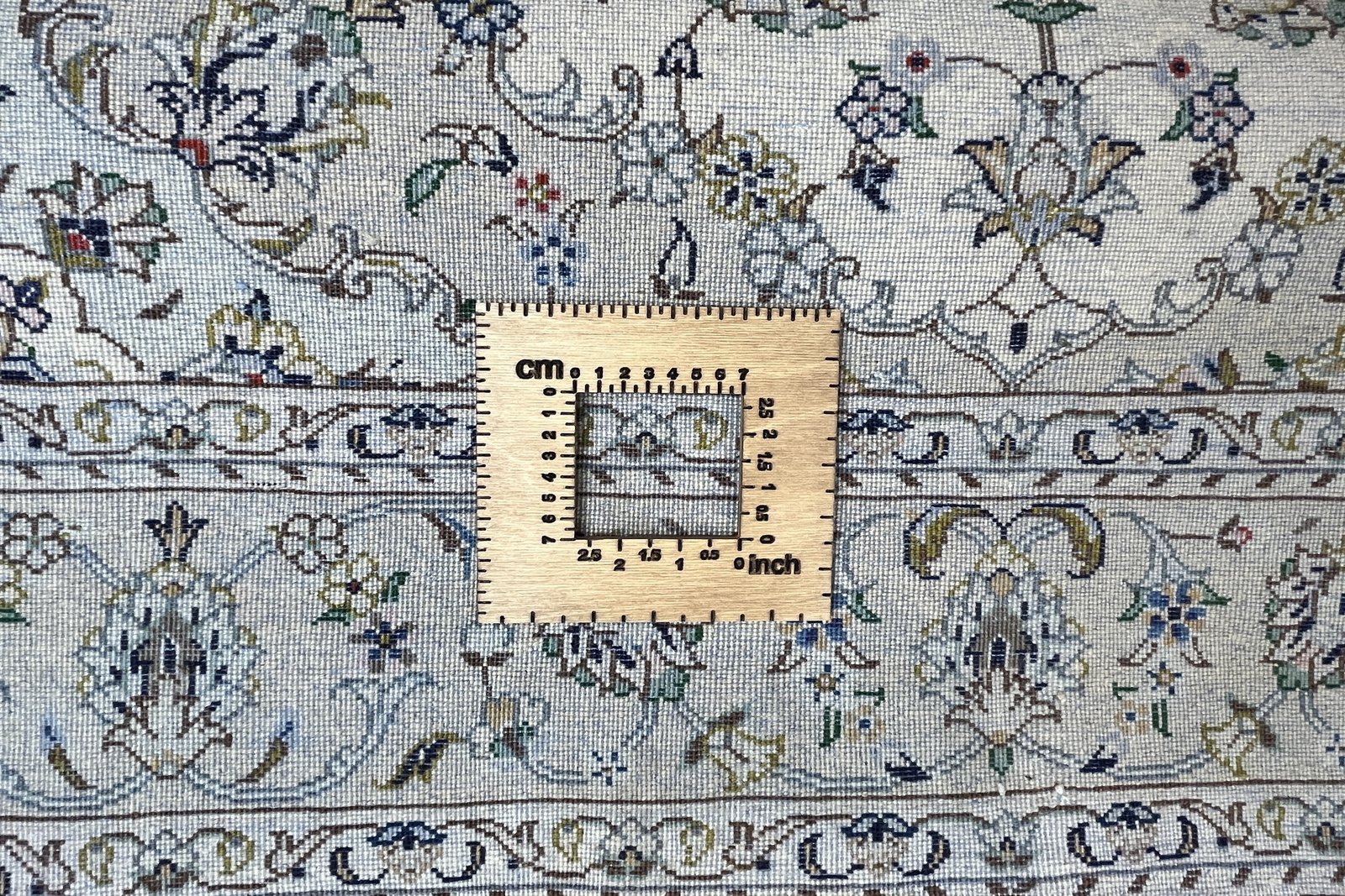 Kashan — Hand-knotted, 141x210 cm, Beige, 100% Virgin Wool | View 11