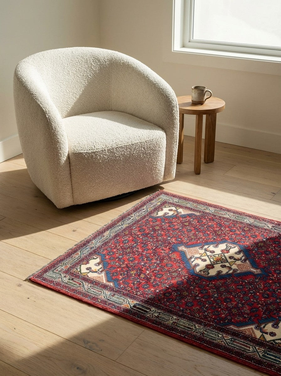 Assadabad — Hand-knotted, 107x154 cm, Red, 100% Virgin Wool | Detail view