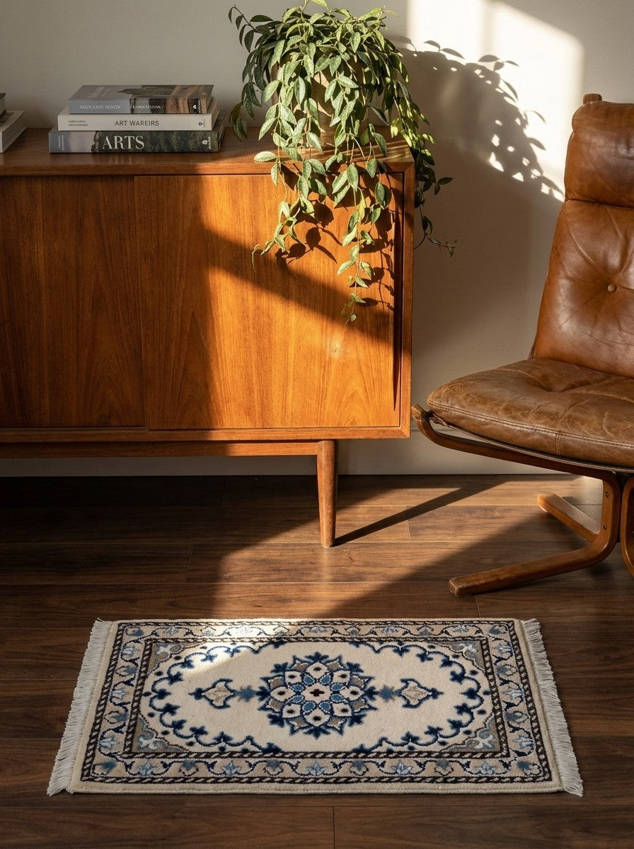 Nain 12La — Hand-knotted, 39x62 cm, Beige, 100% Virgin Wool | Back view