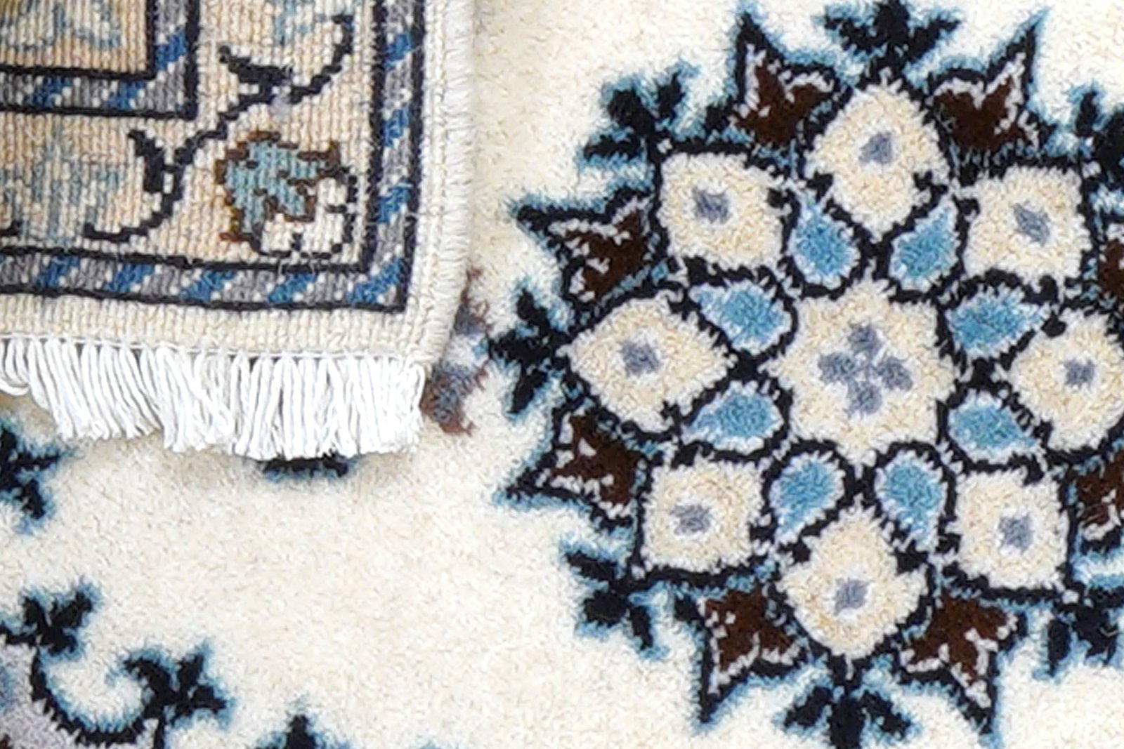 Nain 12La — Hand-knotted, 39x59 cm, Beige, 100% Virgin Wool | View 7