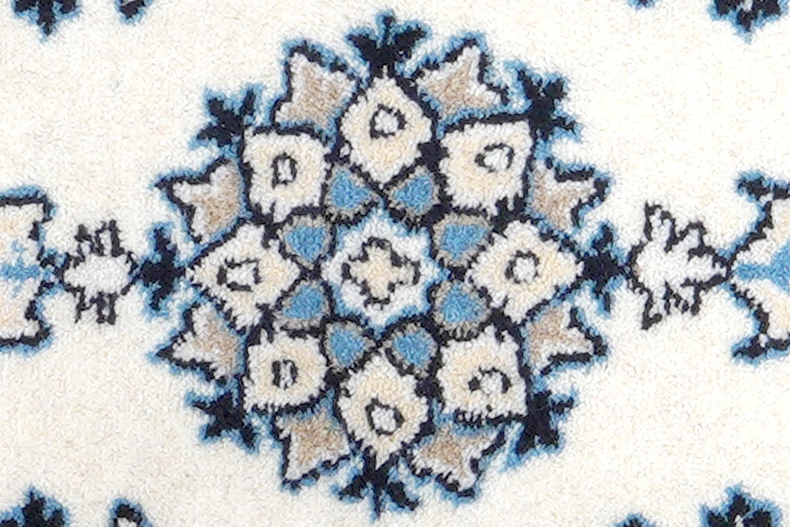 Nain 12La — Hand-knotted, 38x65 cm, Beige, 100% Virgin Wool | View 6