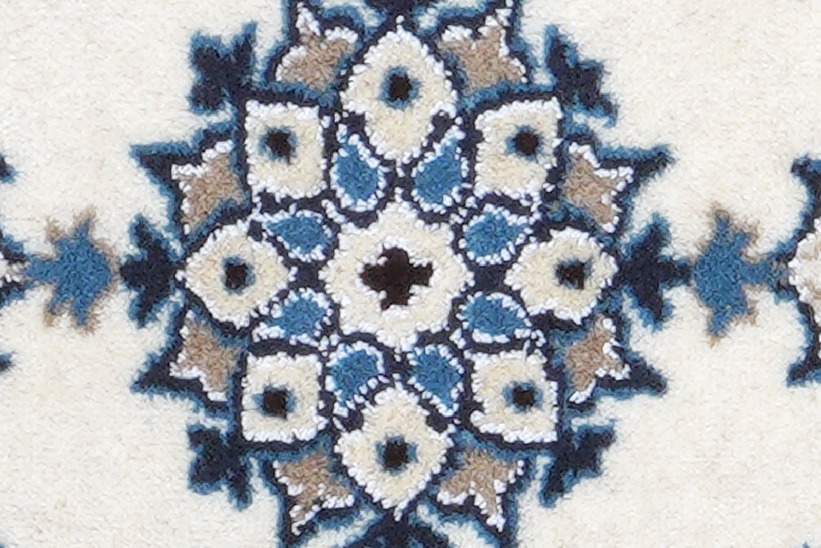 Nain 12La — Hand-knotted, 39x60 cm, Beige, 100% Virgin Wool | View 6