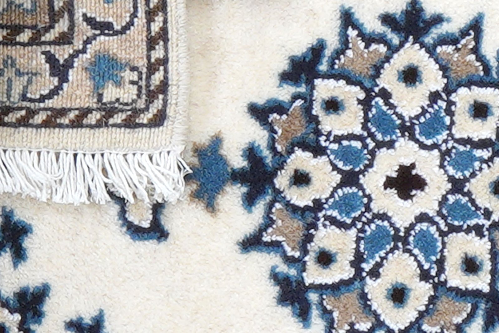 Nain 12La — Hand-knotted, 39x60 cm, Beige, 100% Virgin Wool | View 7