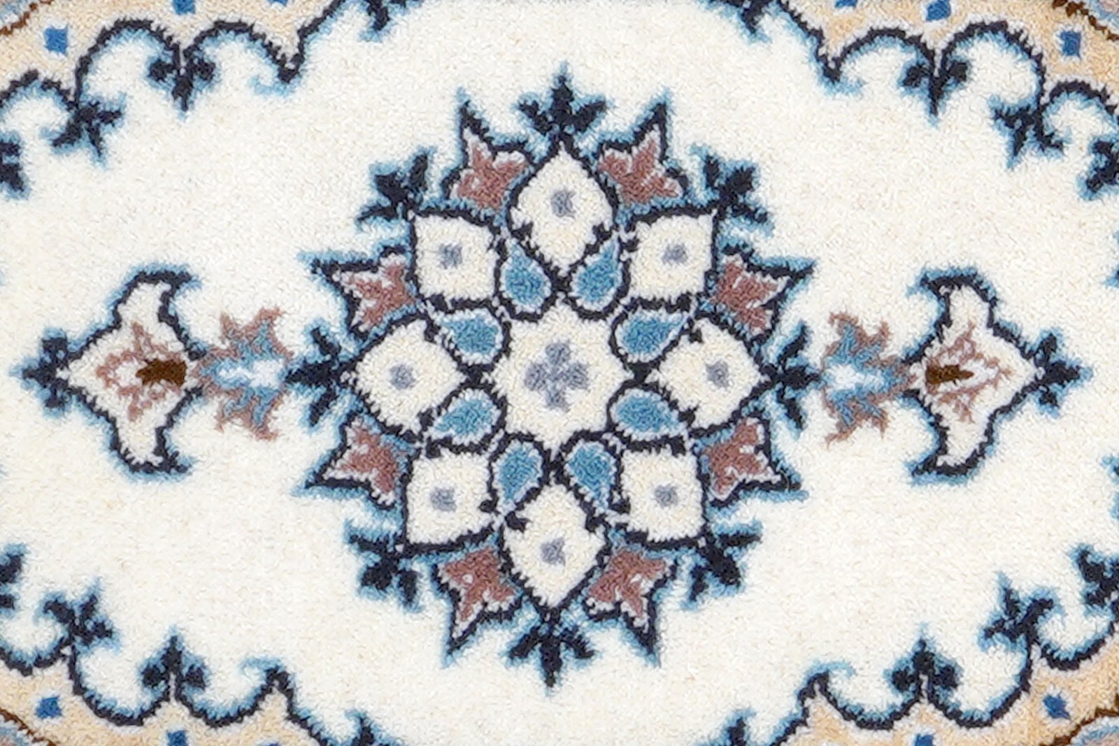 Nain 12La — Hand-knotted, 40x59 cm, Beige, 100% Virgin Wool | View 6