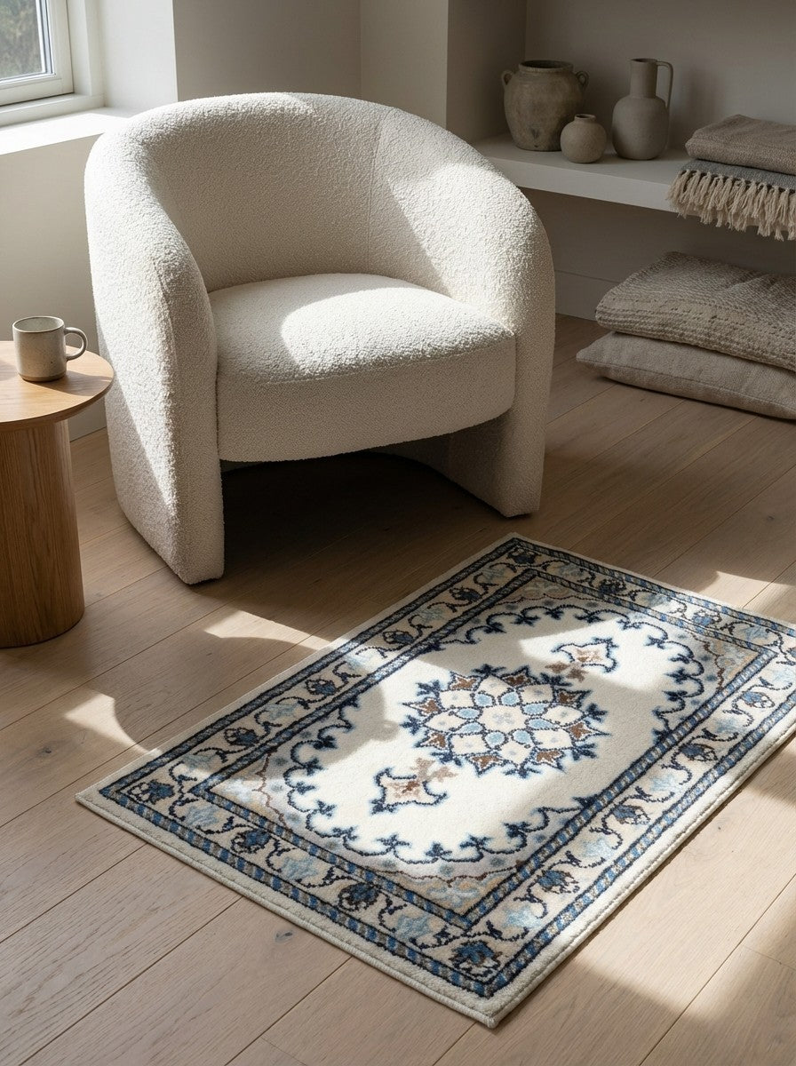 Nain 12La — Hand-knotted, 39x58 cm, Beige, 100% Virgin Wool | Detail view
