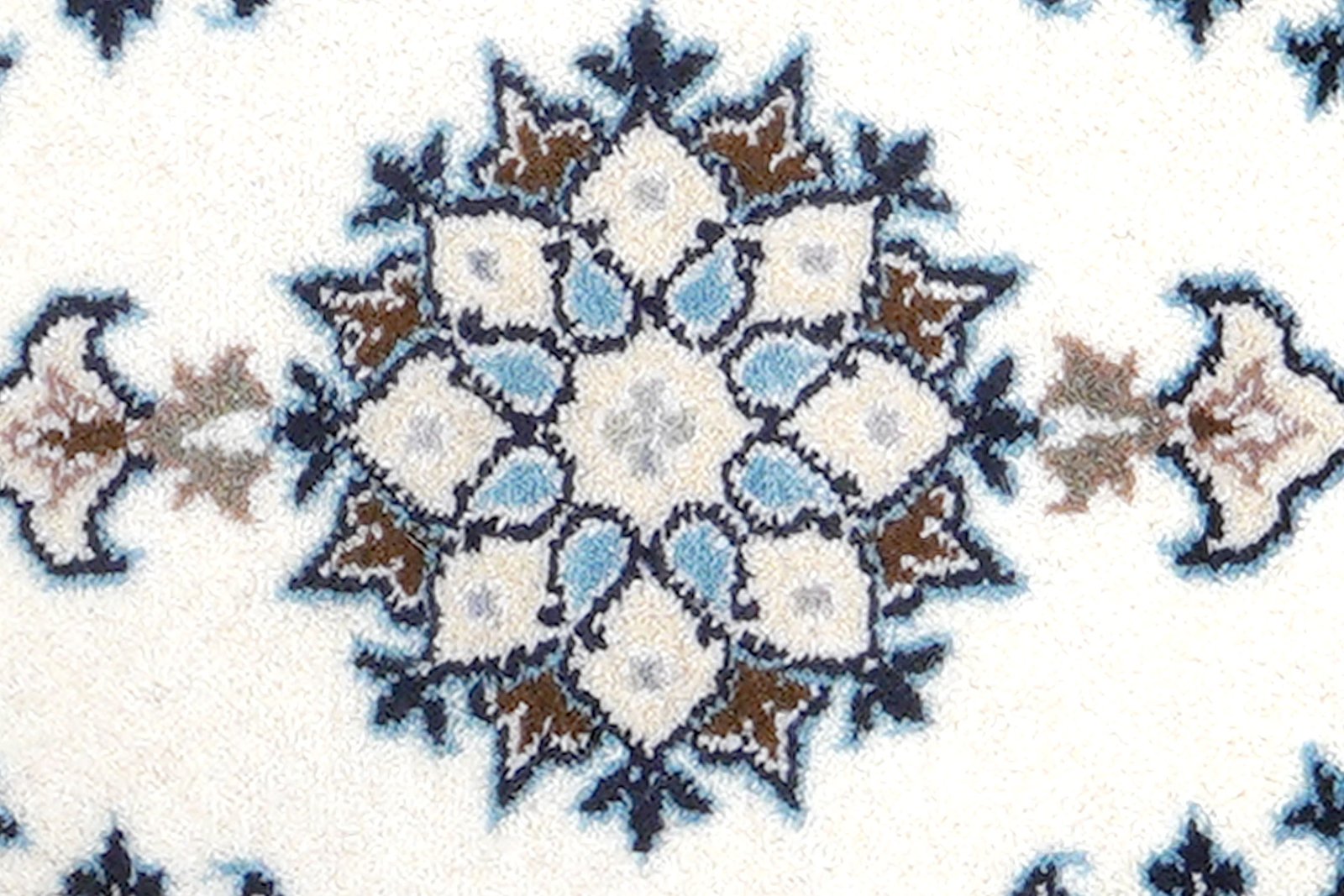 Nain 12La — Hand-knotted, 39x58 cm, Beige, 100% Virgin Wool | View 6
