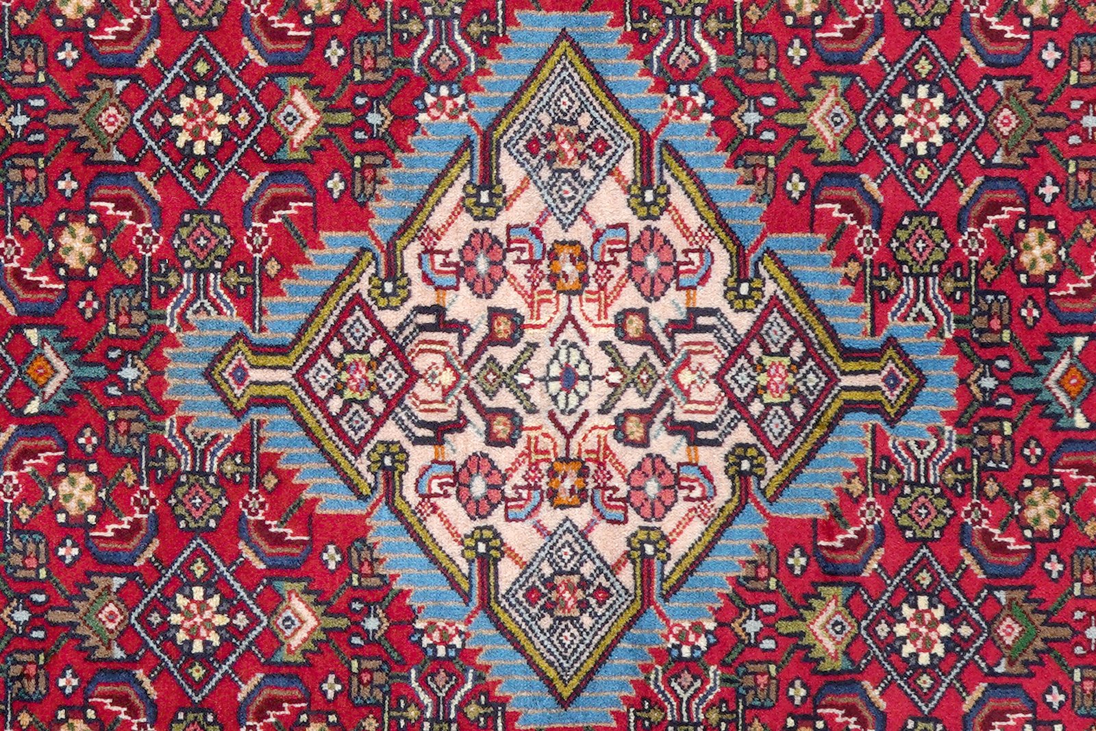 Assadabad — Hand-knotted, 125x191 cm, Red, 100% Virgin Wool | View 6