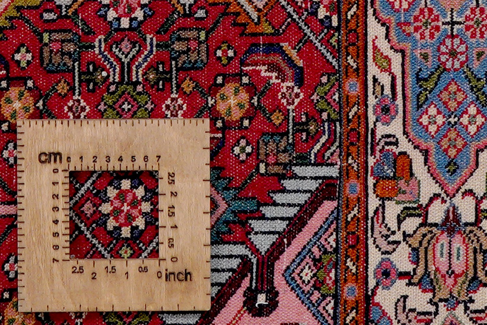 Assadabad — Hand-knotted, 125x191 cm, Red, 100% Virgin Wool | View 8
