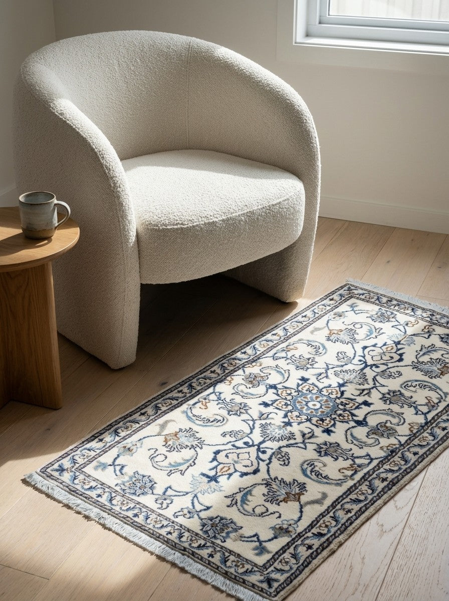 Nain 12La — Hand-knotted, 70x131 cm, Beige, 100% Virgin Wool | Detail view
