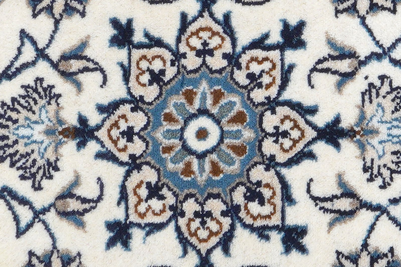 Nain 12La — Hand-knotted, 70x131 cm, Beige, 100% Virgin Wool | View 6