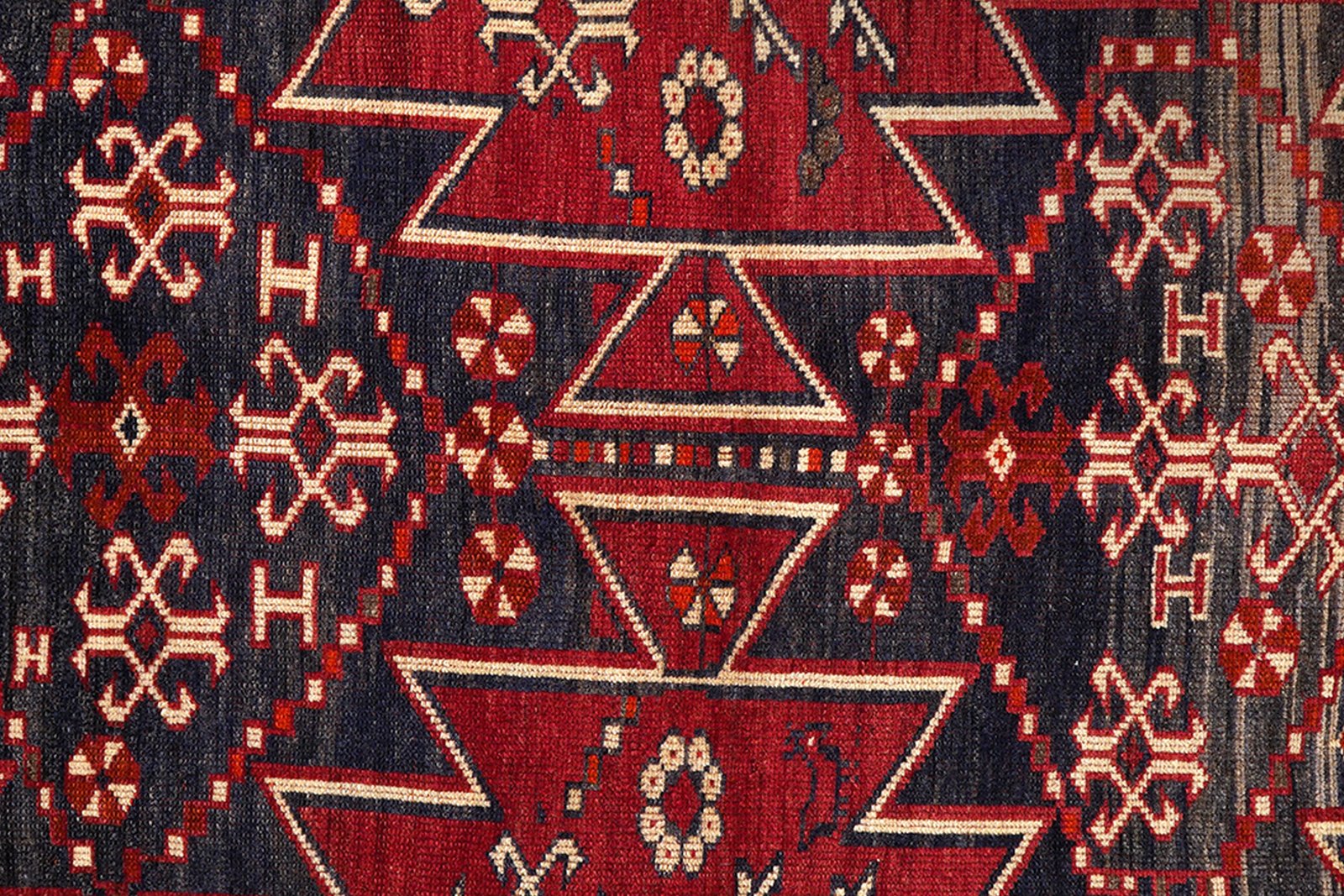 Heritage — Hand-knotted, 180x236 cm, Red, 100% Virgin Wool | View 6