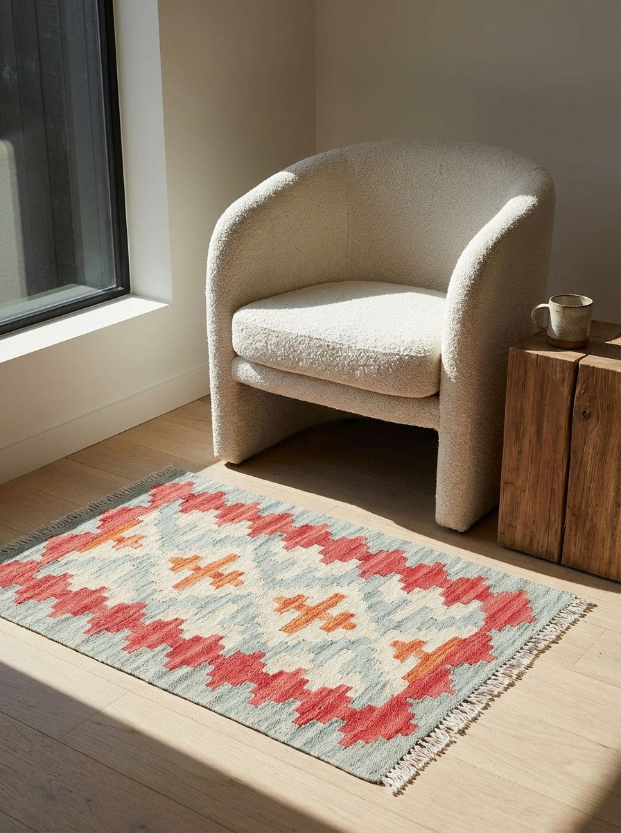 Kelim Gashgai — Handmade, 44x67 cm, Beige, 100% Virgin Wool | Detail view