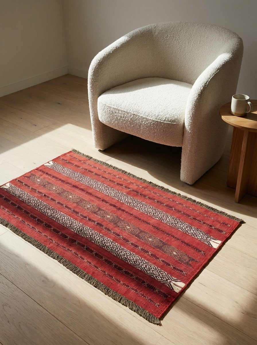 Kelim Belutch — Handmade, 108x62 cm, Red, 100% Virgin Wool | Detail view