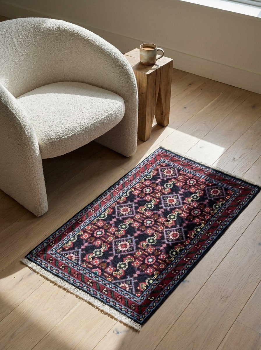 Hamadan — Handgefertigt, 89x58 cm, Rot, 100% Virgin Wool | Detail view