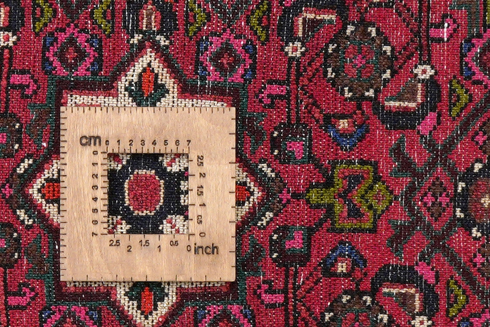 Hosseinabad — Handgefertigt, 90x64 cm, Beige, 100% Virgin Wool | View 9