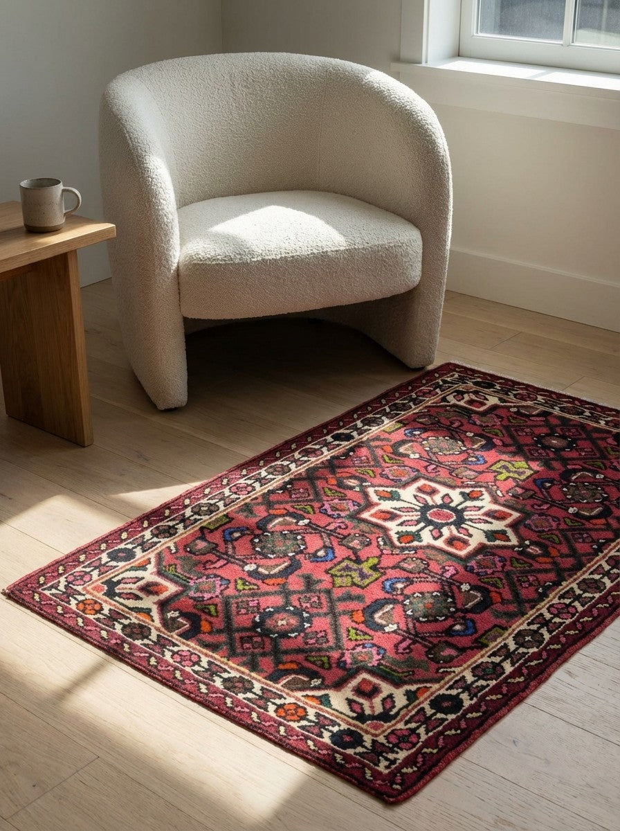 Hosseinabad — Hand-knotted, 64x94 cm, Red, 100% Virgin Wool | Detail view