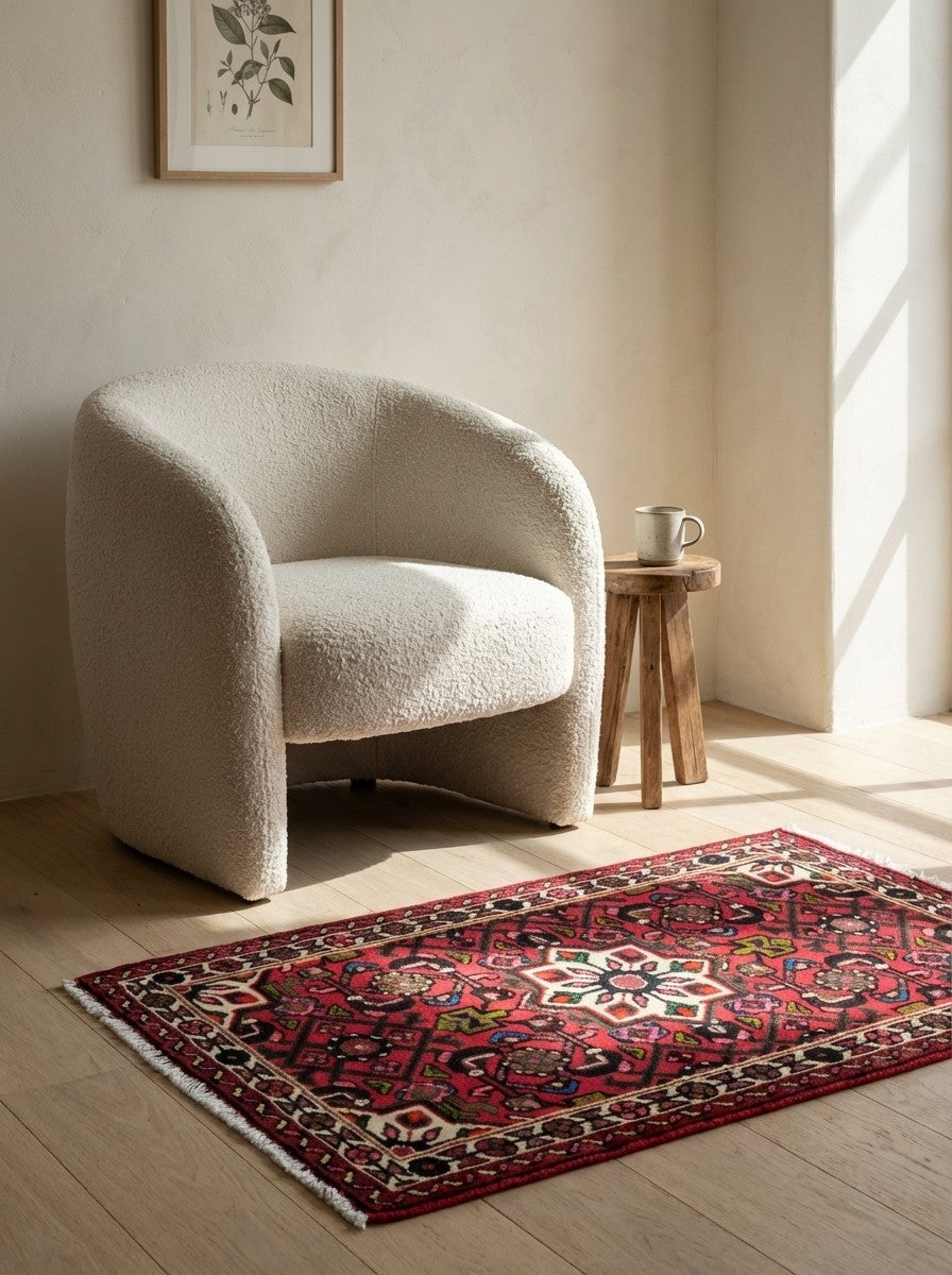 Hosseinabad — Hand-knotted, 65x89 cm, Red, 100% Virgin Wool | Detail view