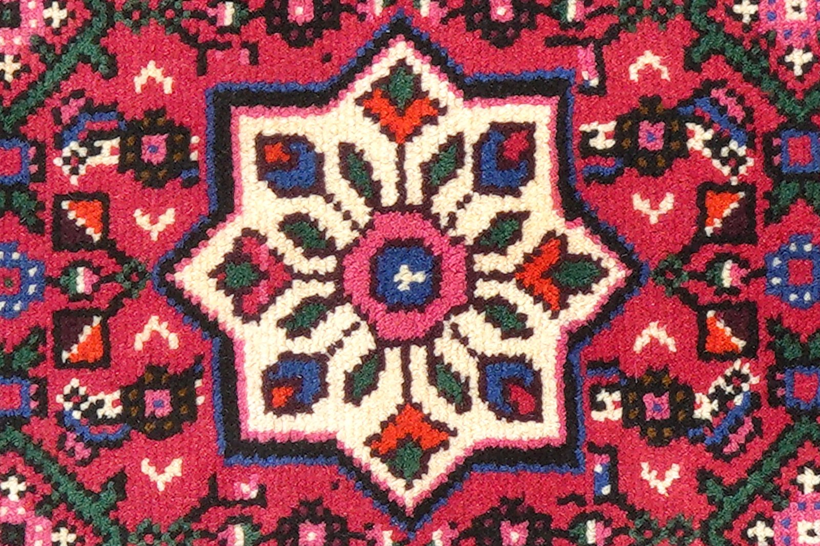 Hosseinabad — Hand-knotted, 98x138 cm, Red, 100% Virgin Wool | View 6