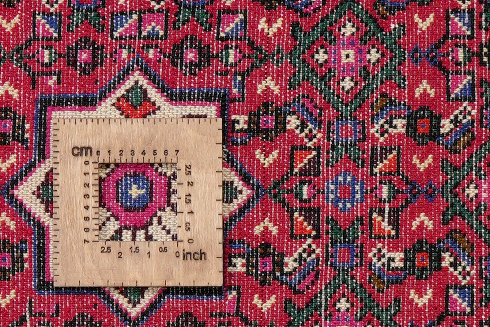 Hosseinabad — Hand-knotted, 98x138 cm, Red, 100% Virgin Wool | View 8