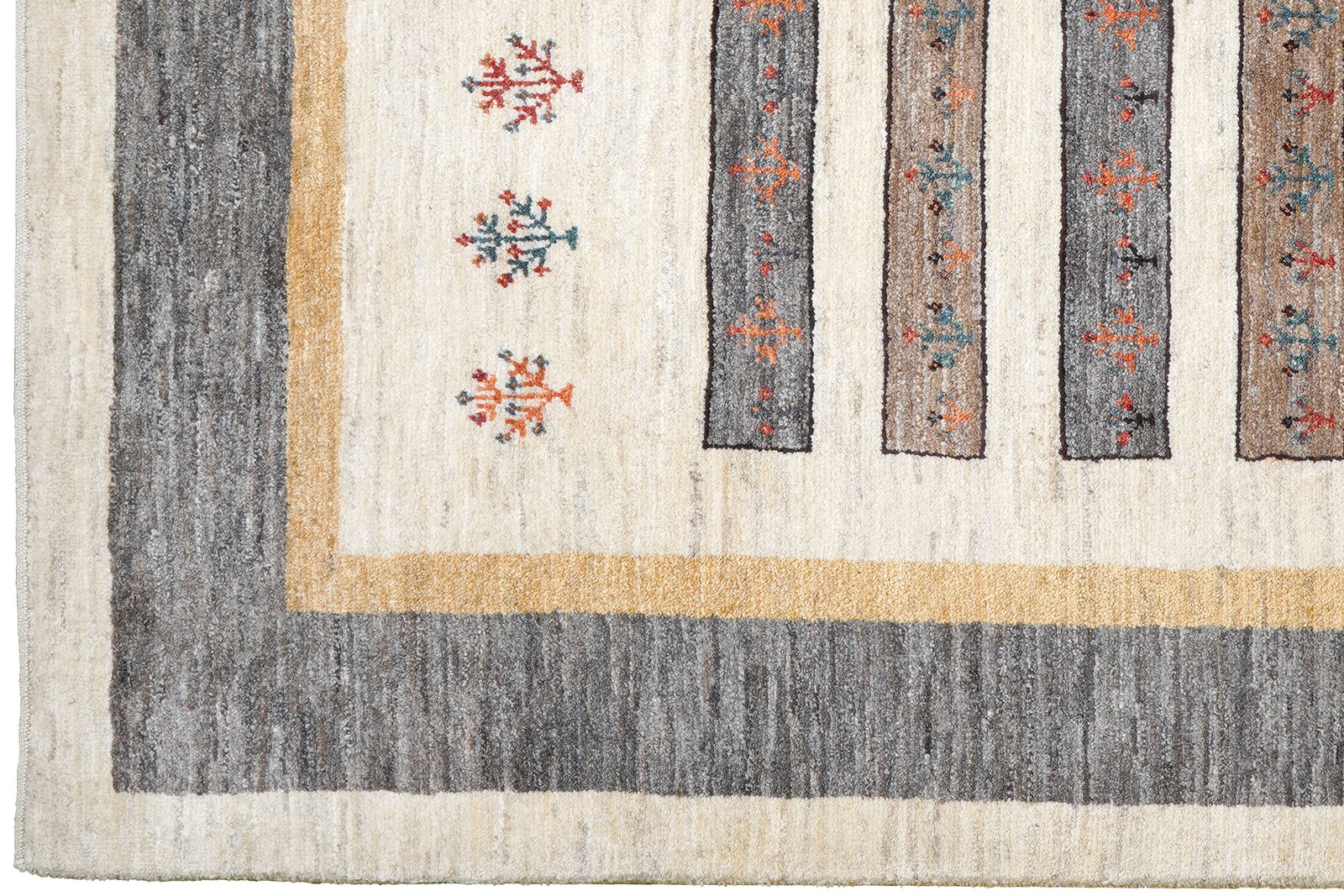Gabbeh Sonnat — Hand-knotted, 152x203 cm, Beige, 100% Virgin Wool | View 3