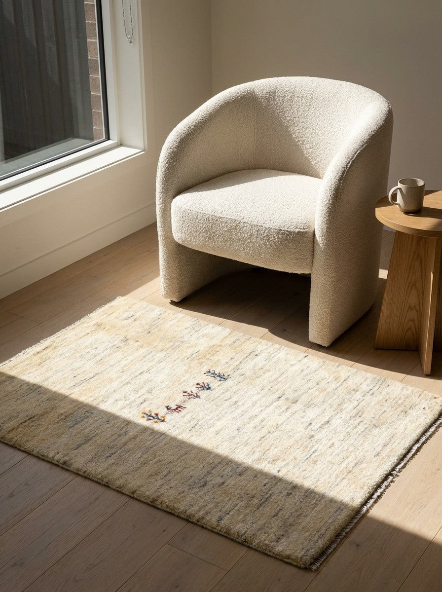 Gabbeh — Hand-knotted, 88x128 cm, Beige, 100% Virgin Wool | Detail view