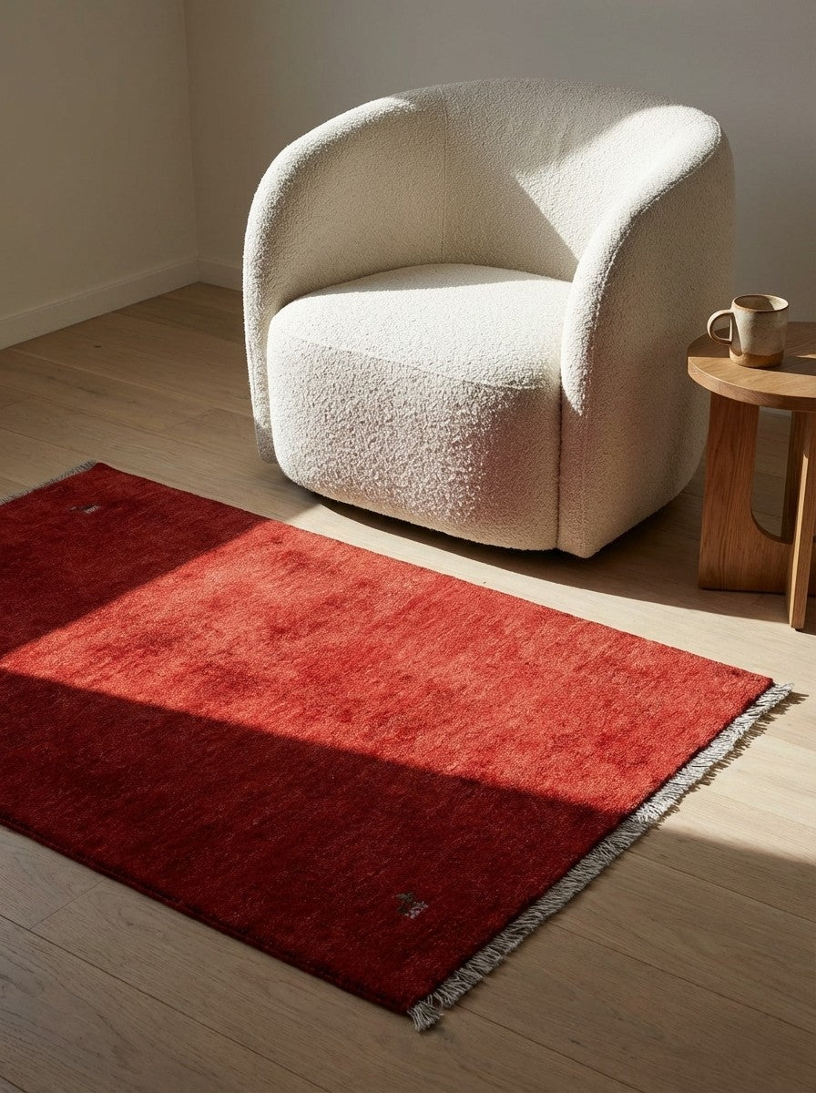 Gabbeh — Hand-knotted, 97x149 cm, Red, 100% Virgin Wool | Detail view