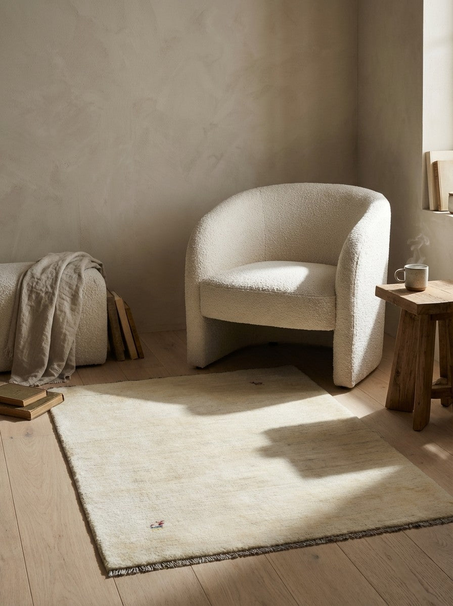 Gabbeh — Hand-knotted, 102x156 cm, Beige, 100% Virgin Wool | Detail view