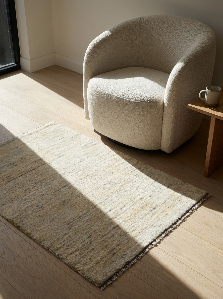 Gabbeh — Hand-knotted, 84x130 cm, Beige, 100% Virgin Wool | Detail view