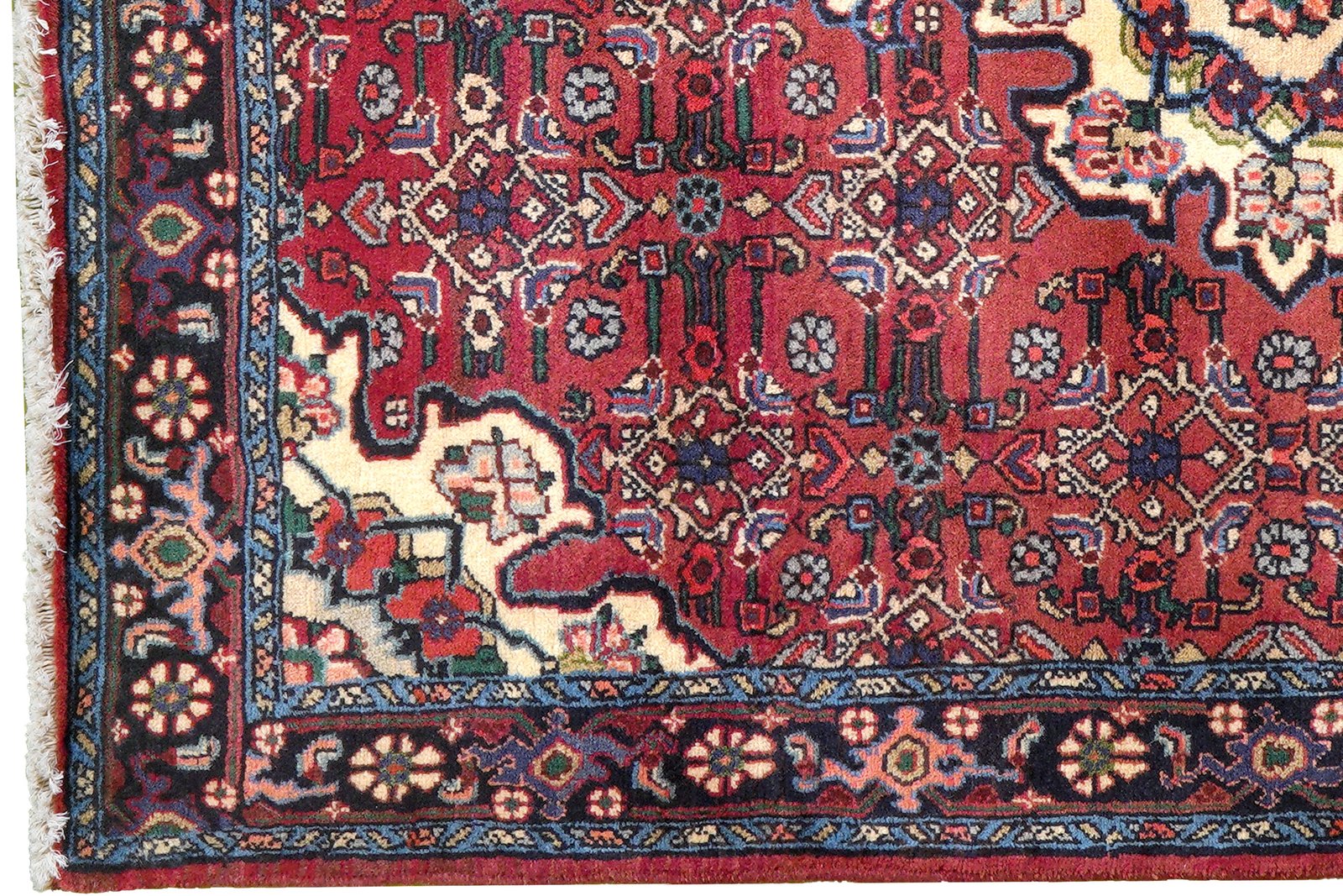 Bidjar Zandjan — Hand-knotted, 104x154 cm, Red, 100% Virgin Wool | View 3