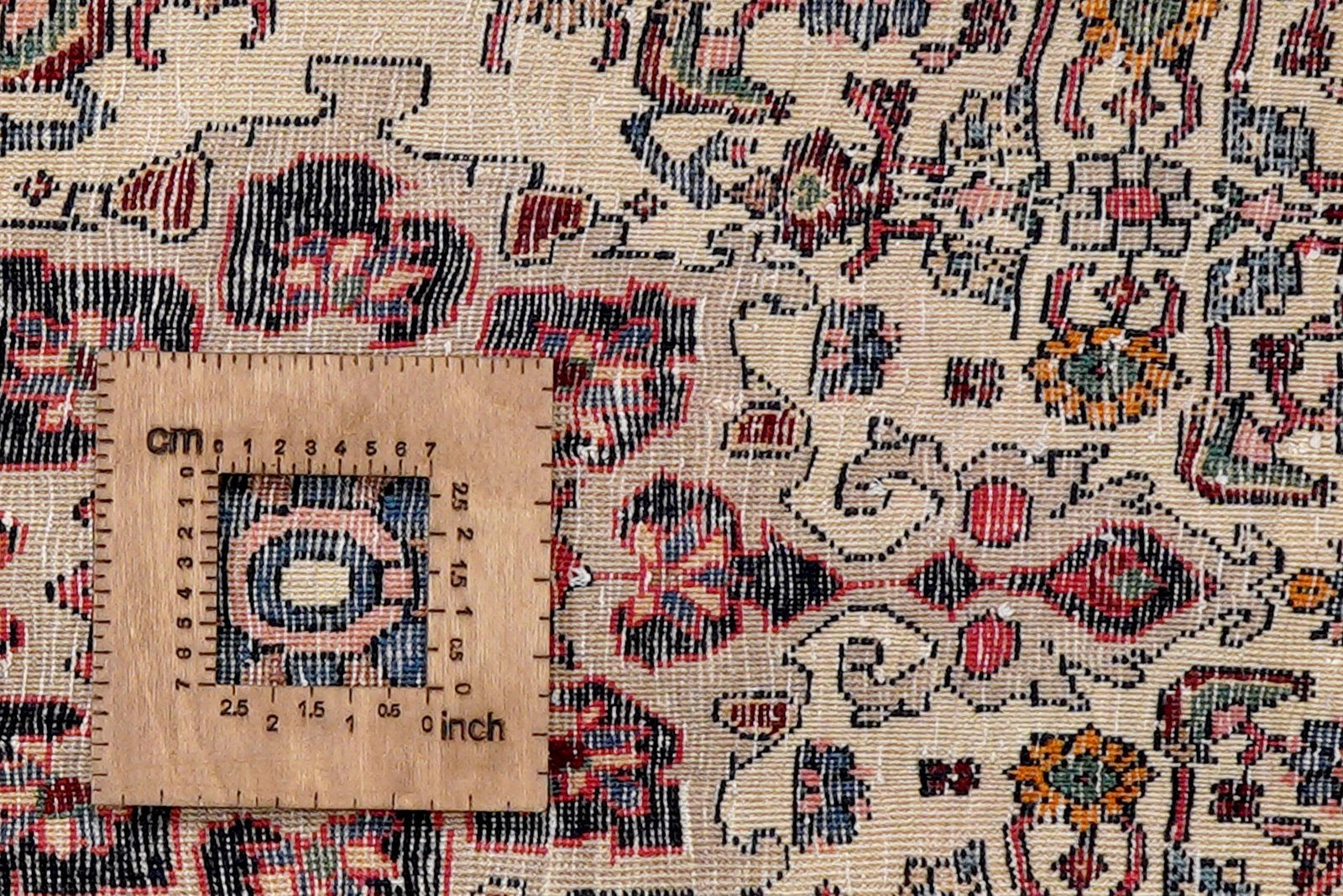 Heritage — Hand-knotted, 110x162 cm, Beige, 100% Virgin Wool | View 8