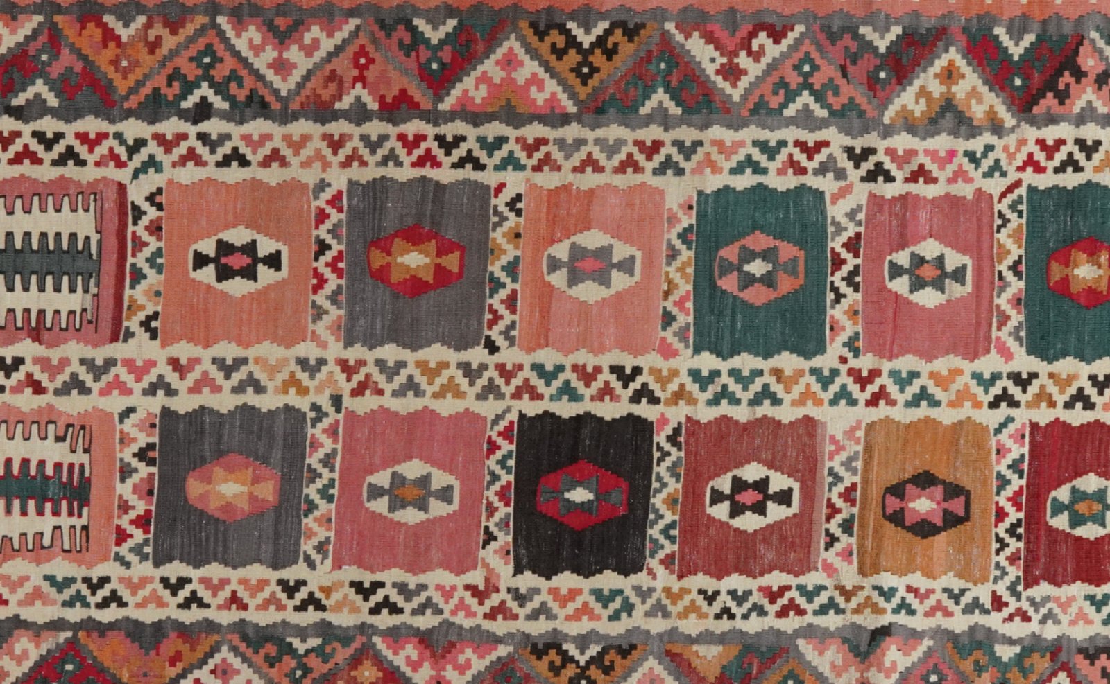 Kelim Gashgai Old — Handmade, 128x477 cm, Multicolor, 100% Virgin Wool | View 4