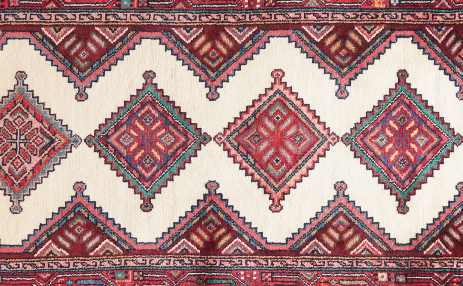 Zagheh — Handgefertigt, 322x86 cm, Rot, 100% Virgin Wool | View 5