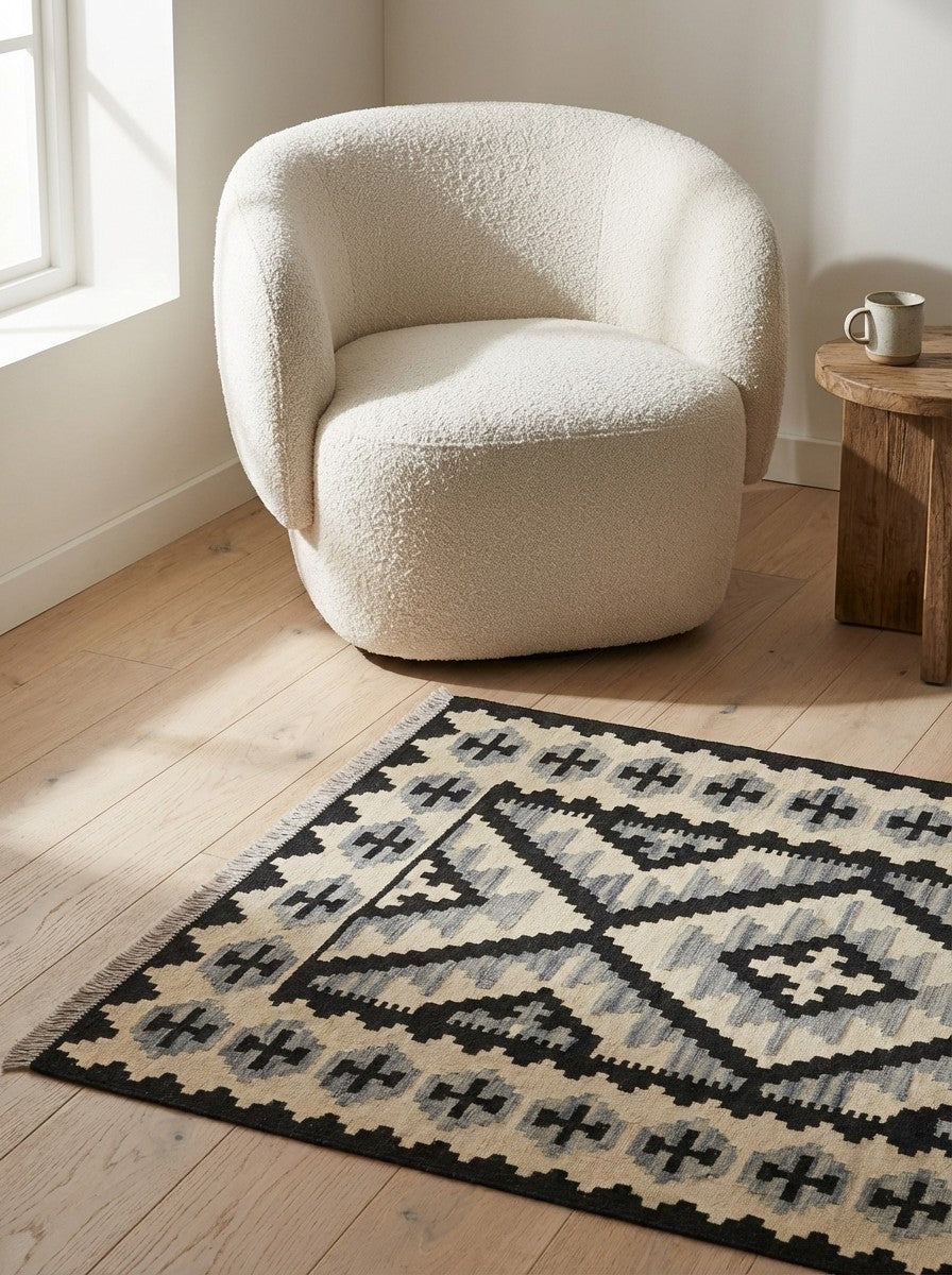 Kelim Gashgai — Handmade, 107x154 cm, Beige, 100% Virgin Wool | Detail view