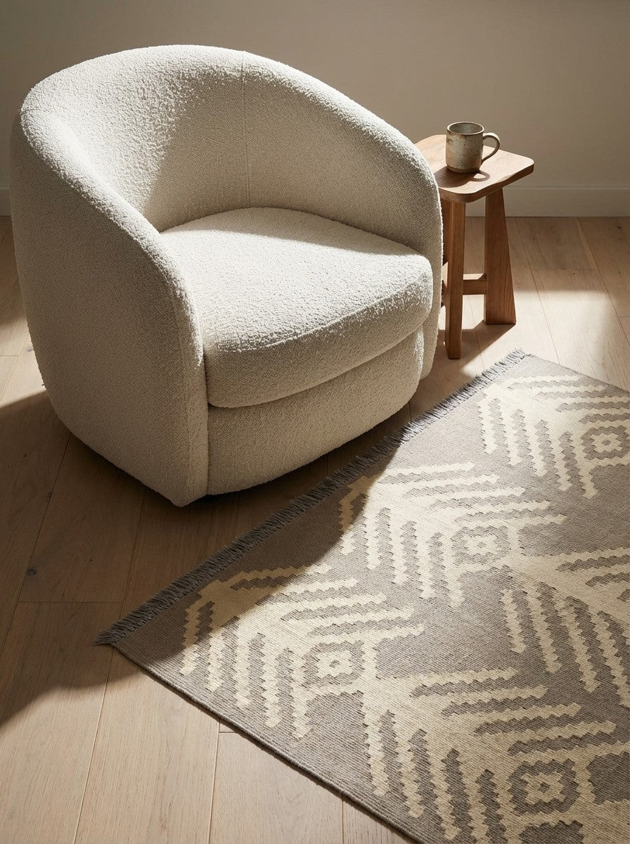 Kelim Gashgai — Handmade, 103x149 cm, Grey, 100% Virgin Wool | Detail view