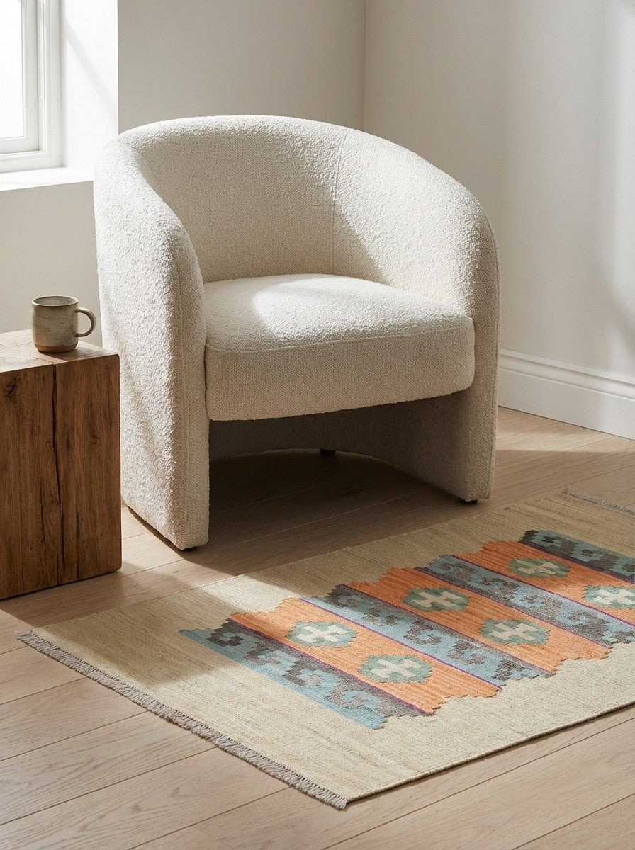 Kelim Gashgai — Handmade, 105x155 cm, Beige, 100% Virgin Wool | Detail view