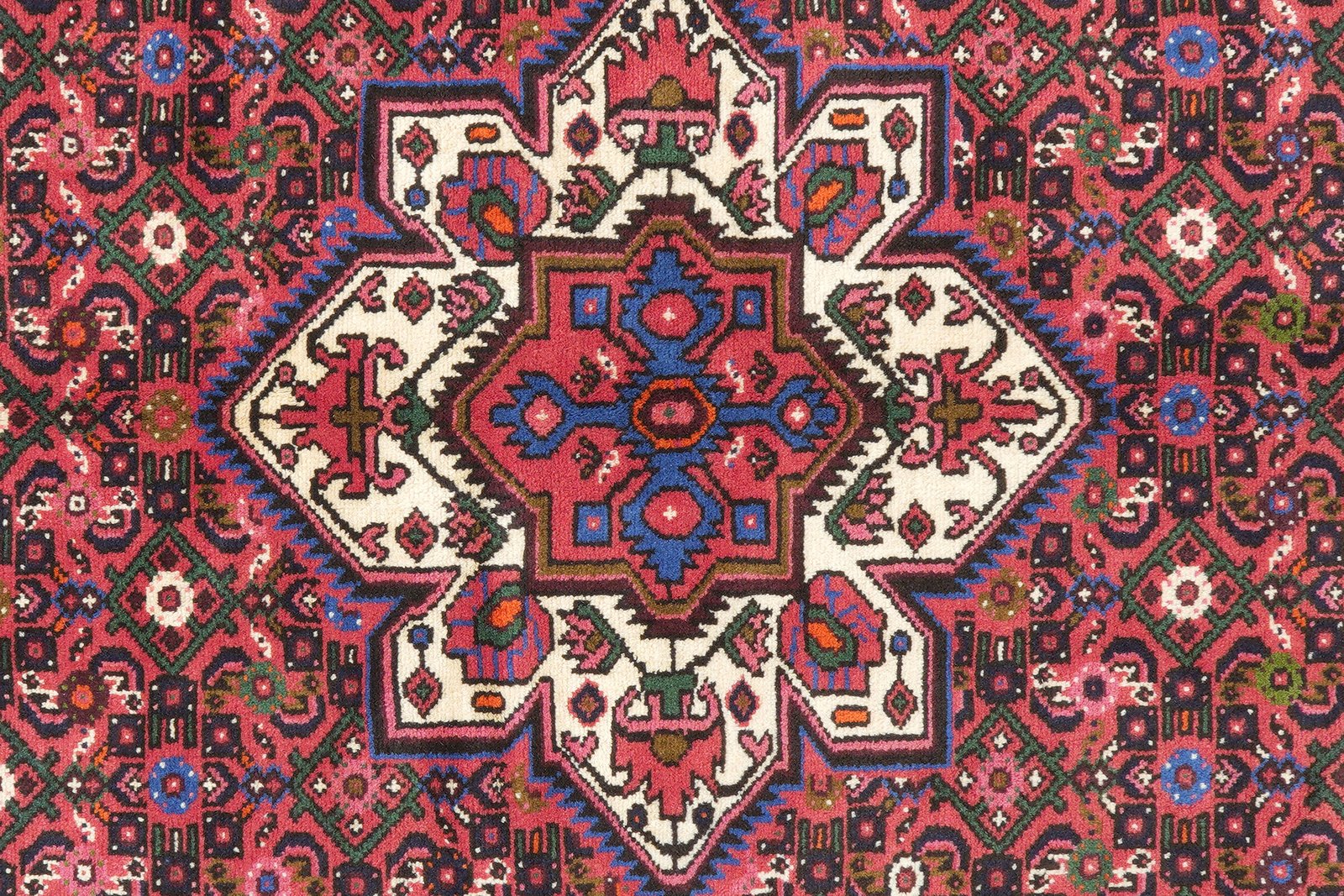 Hosseinabad — Hand-knotted, 151x225 cm, Red, 100% Virgin Wool | View 6