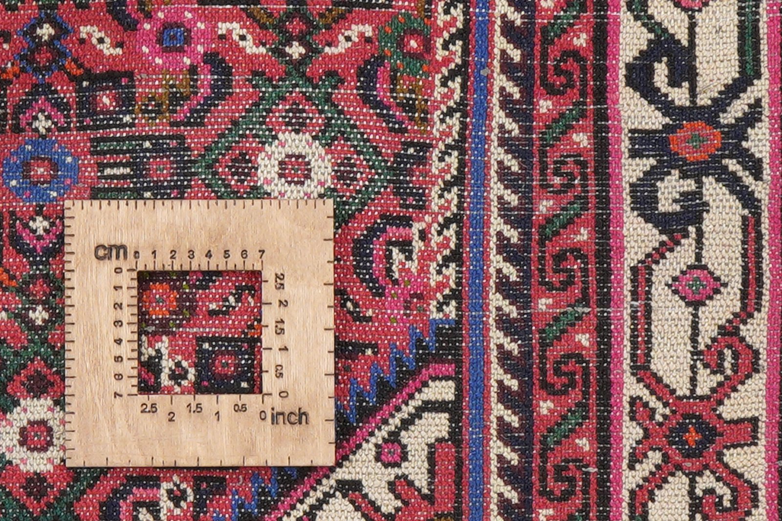 Hosseinabad — Hand-knotted, 151x225 cm, Red, 100% Virgin Wool | View 8