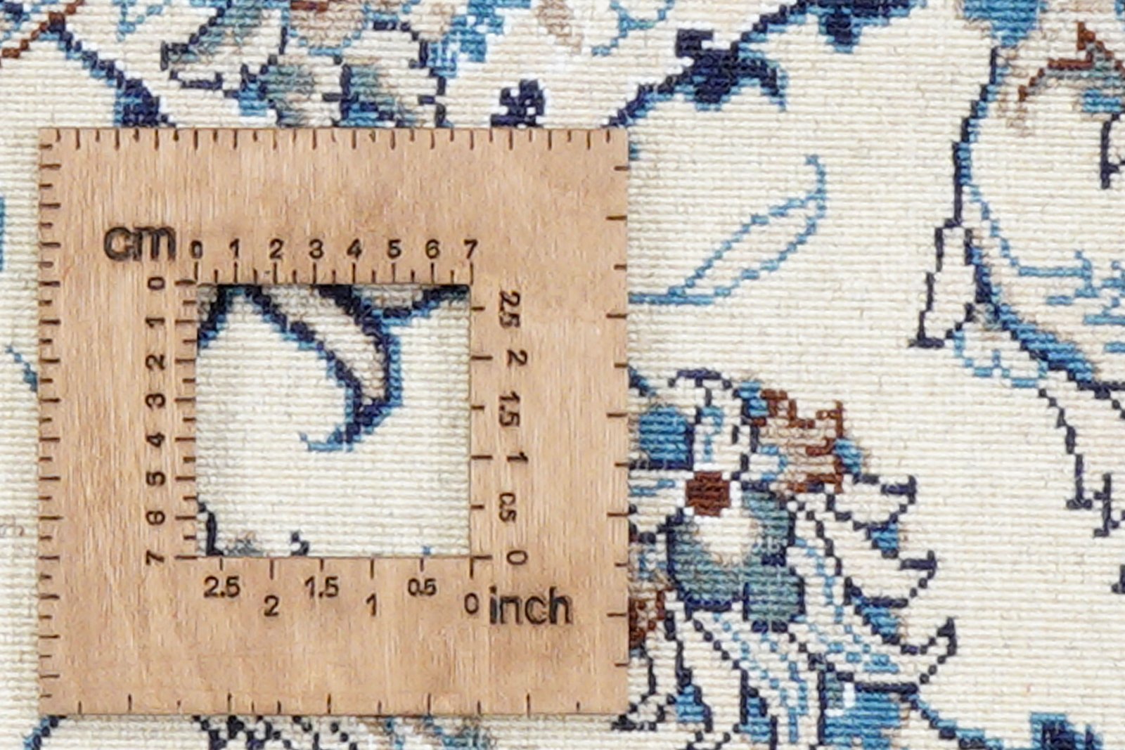 Nain 12La — Hand-knotted, 119x195 cm, Beige, 100% Virgin Wool | View 8
