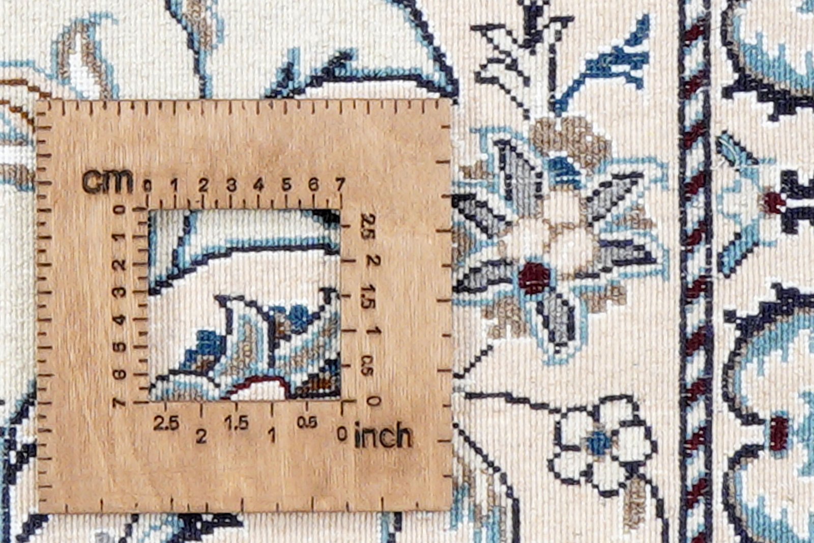 Nain 12La — Hand-knotted, 193x241 cm, Beige, 100% Virgin Wool | View 8
