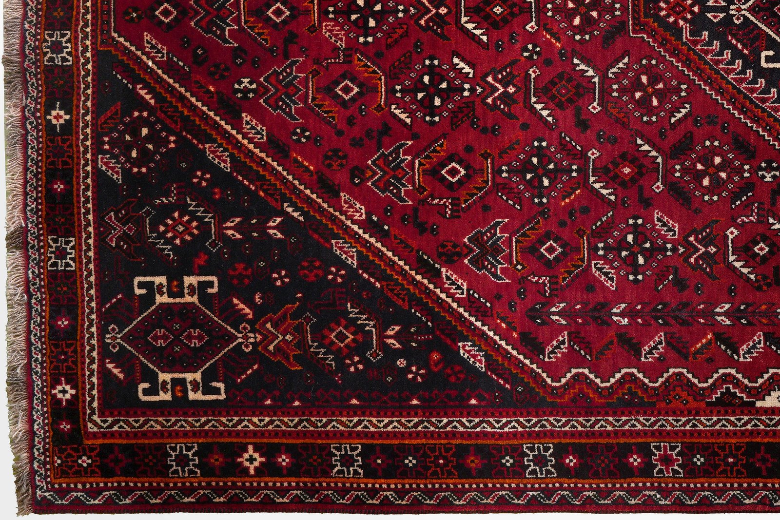 Gashgai — Hand-knotted, 173x272 cm, Red, 100% Virgin Wool | View 3
