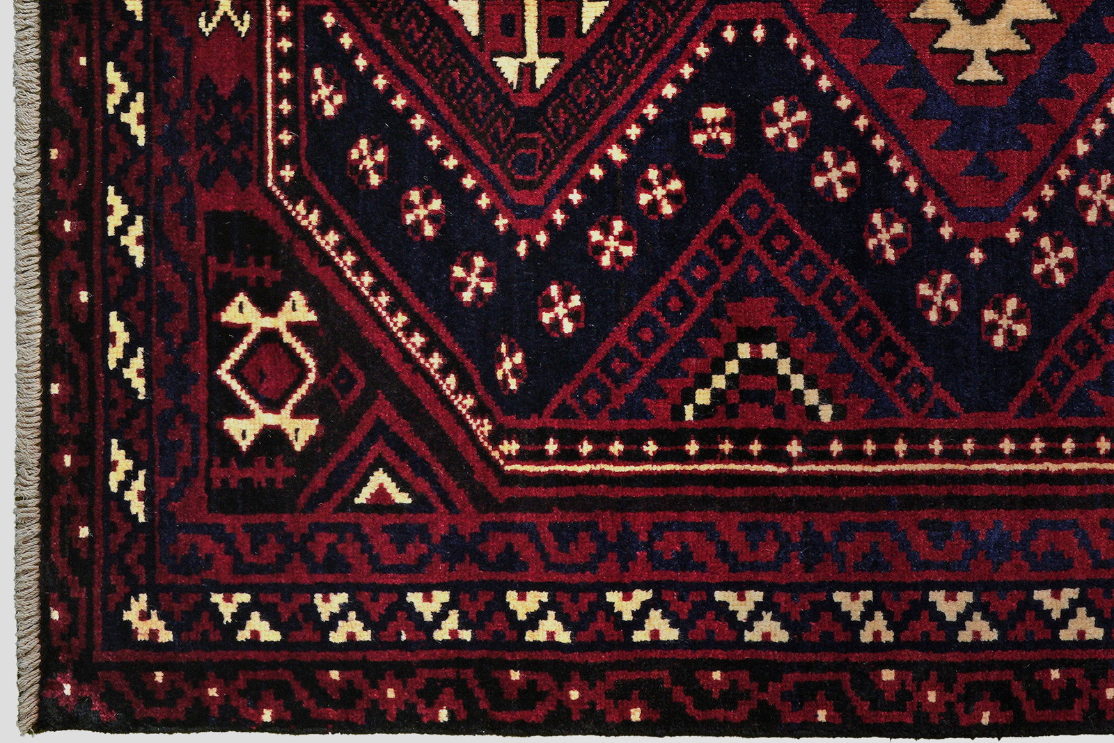 Lori — Handgefertigt, 191x144 cm, Bunt, 100% Virgin Wool | View 4